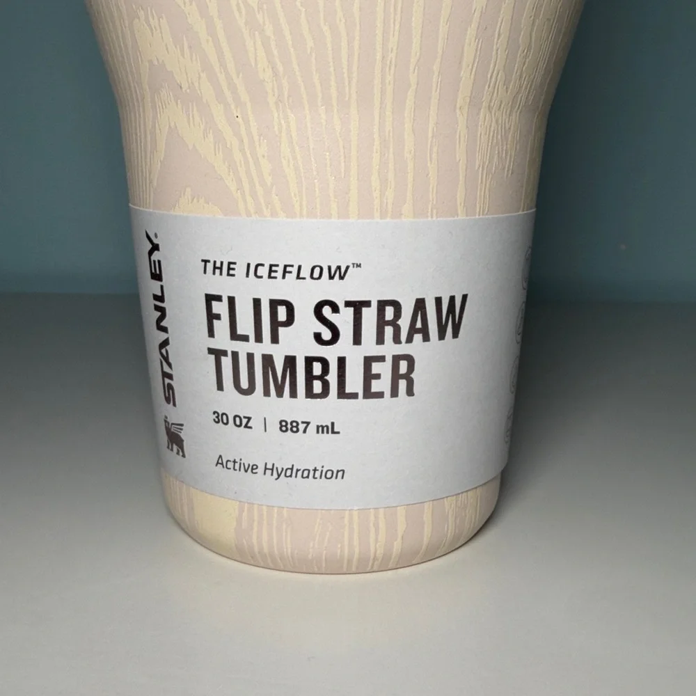 Stanley IceFlow Flip Straw Tumbler in Cream and Gold - Picture 2 of 3